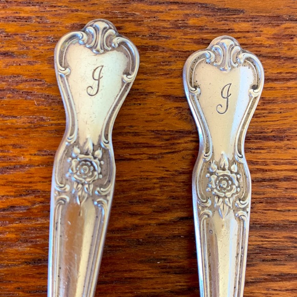 2 Vintage Silver Plate Teaspoons with Initial - Picture 3 of 8